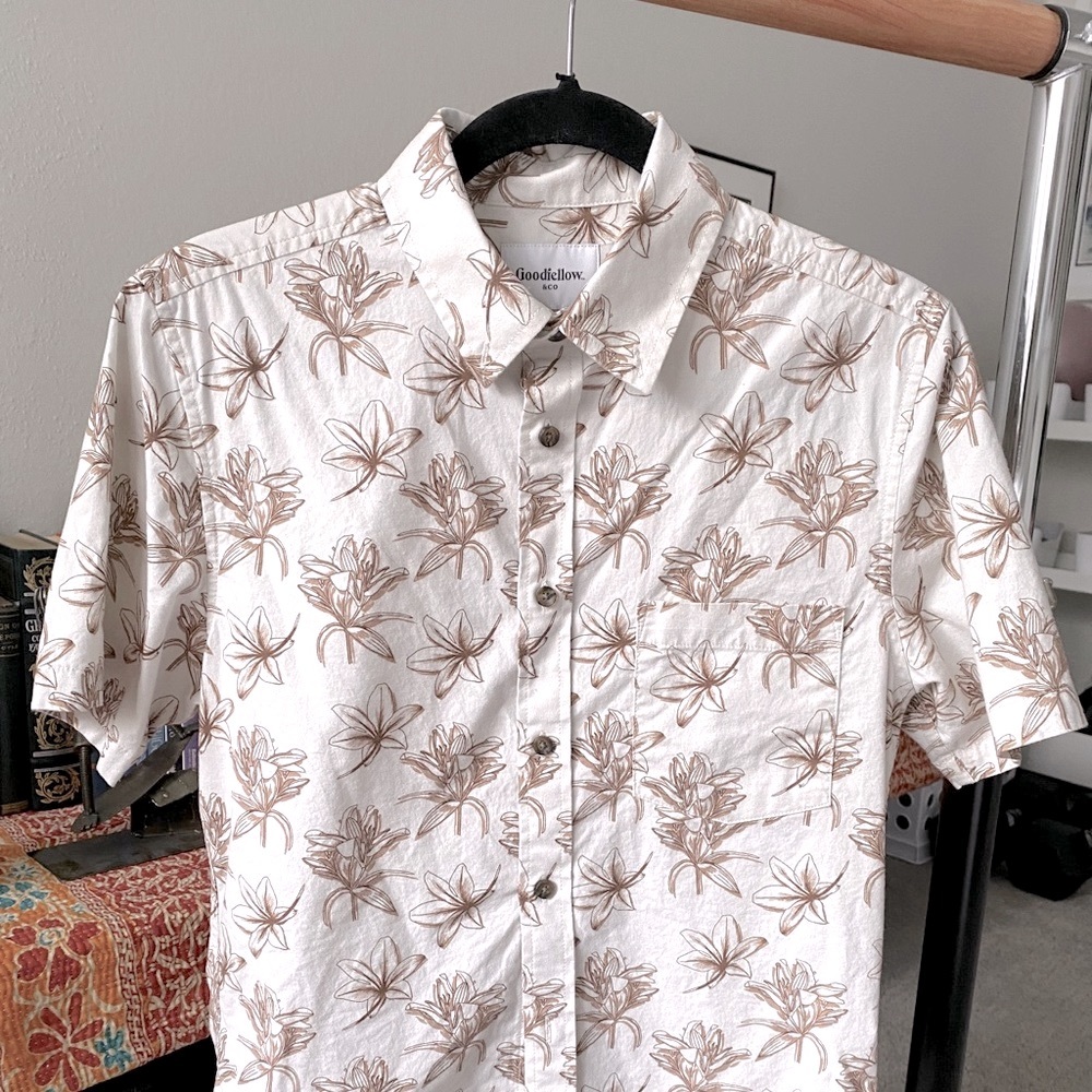 Men’s Hawaiian Style Button Up Slim Fit